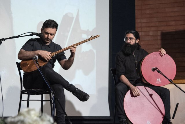 آن‌قدر بخشنده بود که کفش پایش را هم می‌بخشید!