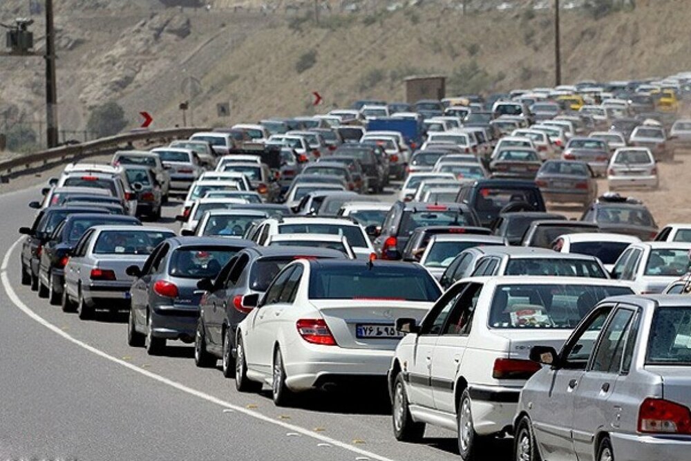 ترافیک سنگین در جادههای شمالی کشور/ ممنوعیت تردد در آزادراه تهران ـ شمال