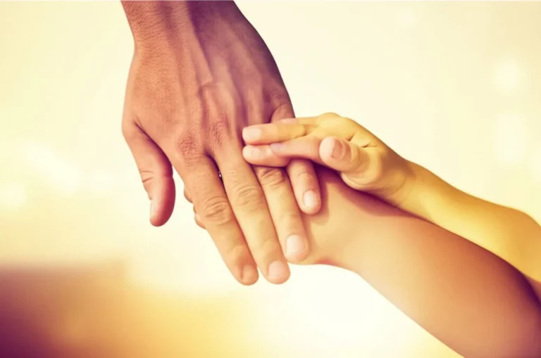 به سرپرستی گرفتن کودک: راهنمای جامع شرایط، مراحل و قوانین